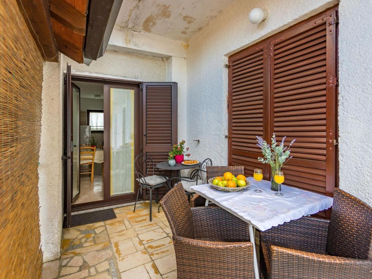 Tireli - Prc143 By Interhome Poreč