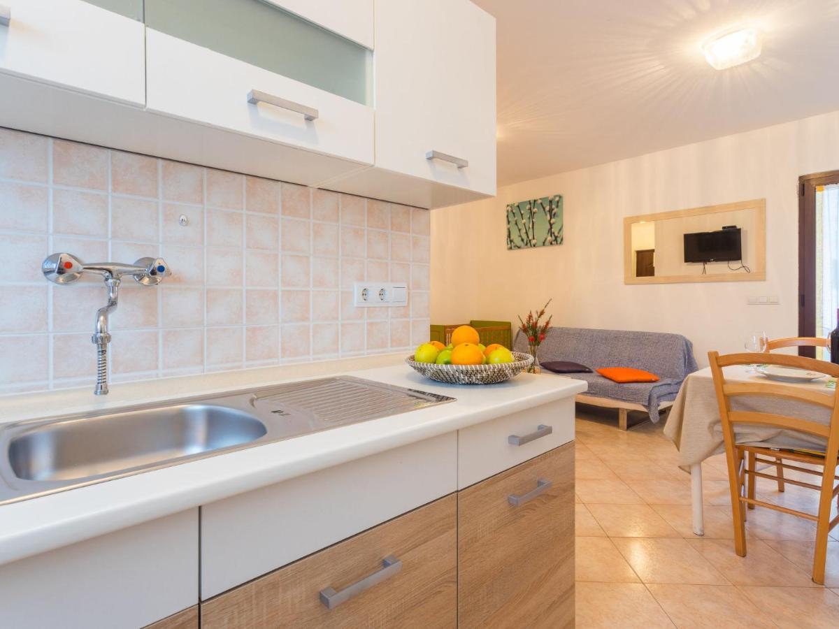 Tireli - Prc143 By Interhome * Poreč